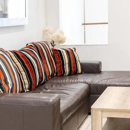 V86 A Minute From The Sea