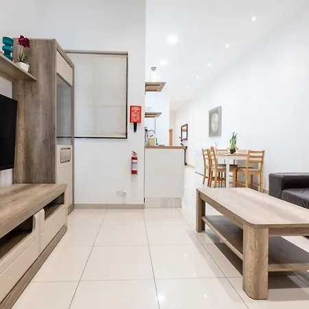 V86 A Minute From The Sea * Sliema