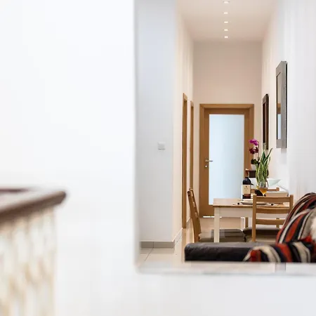 V86 A Minute From The Sea *