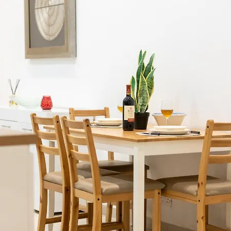 V86 A Minute From The Sea