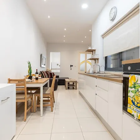 V86 A Minute From The Sea Daire