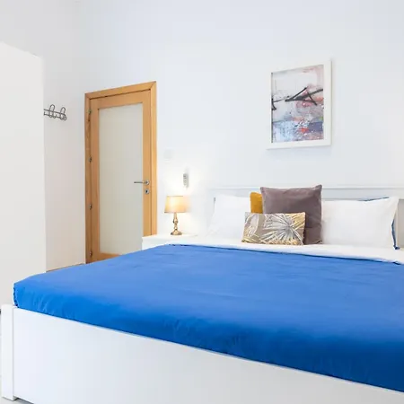 V86 A Minute From The Sea Appartement