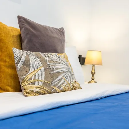 V86 A Minute From The Sea