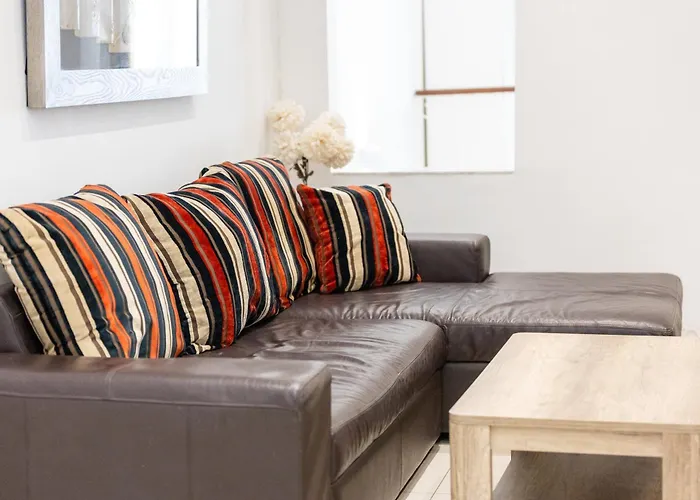 V86 A Minute From The Sea