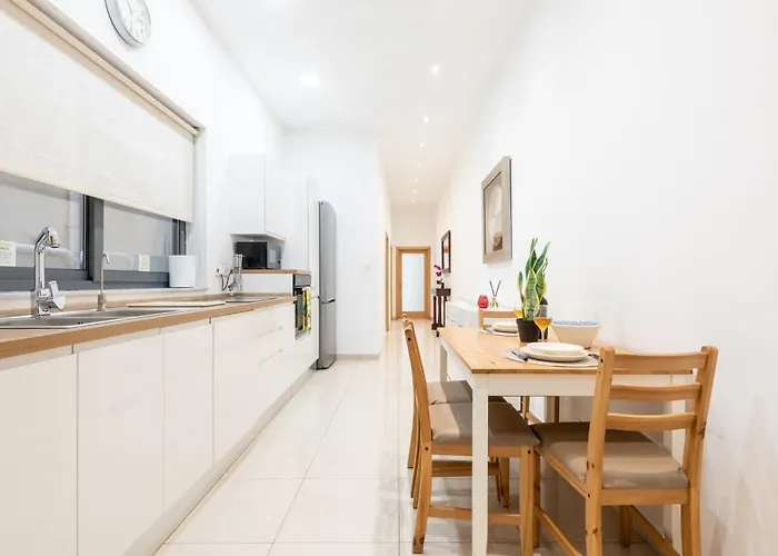 V86 A Minute From The Sea *