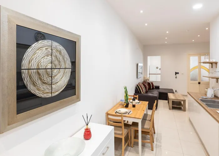 V86 A Minute From The Sea Sliema