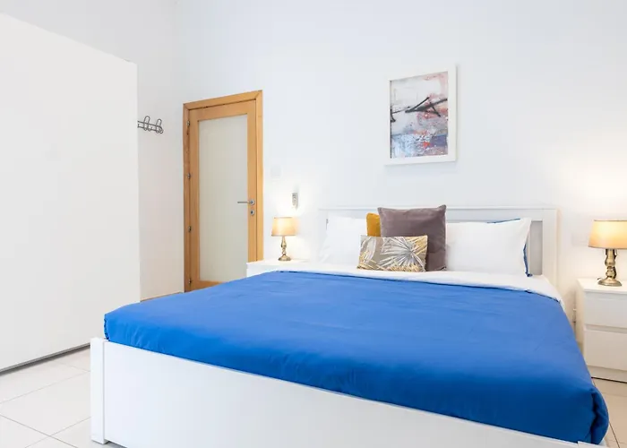 V86 A Minute From The Sea Daire