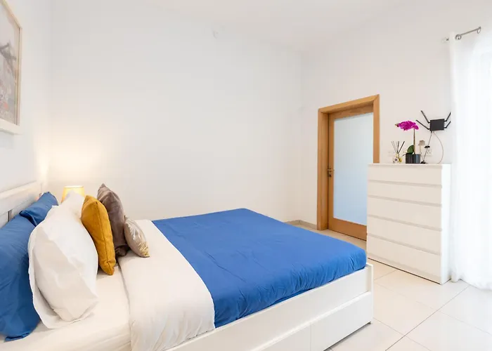 V86 A Minute From The Sea Daire *