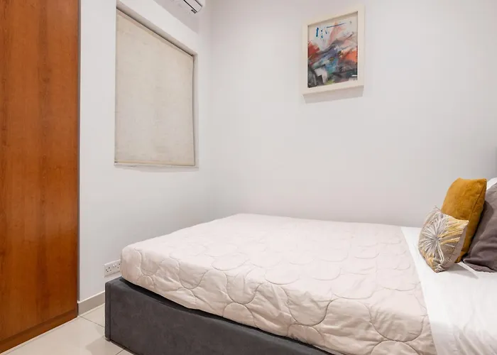 V86 A Minute From The Sea *